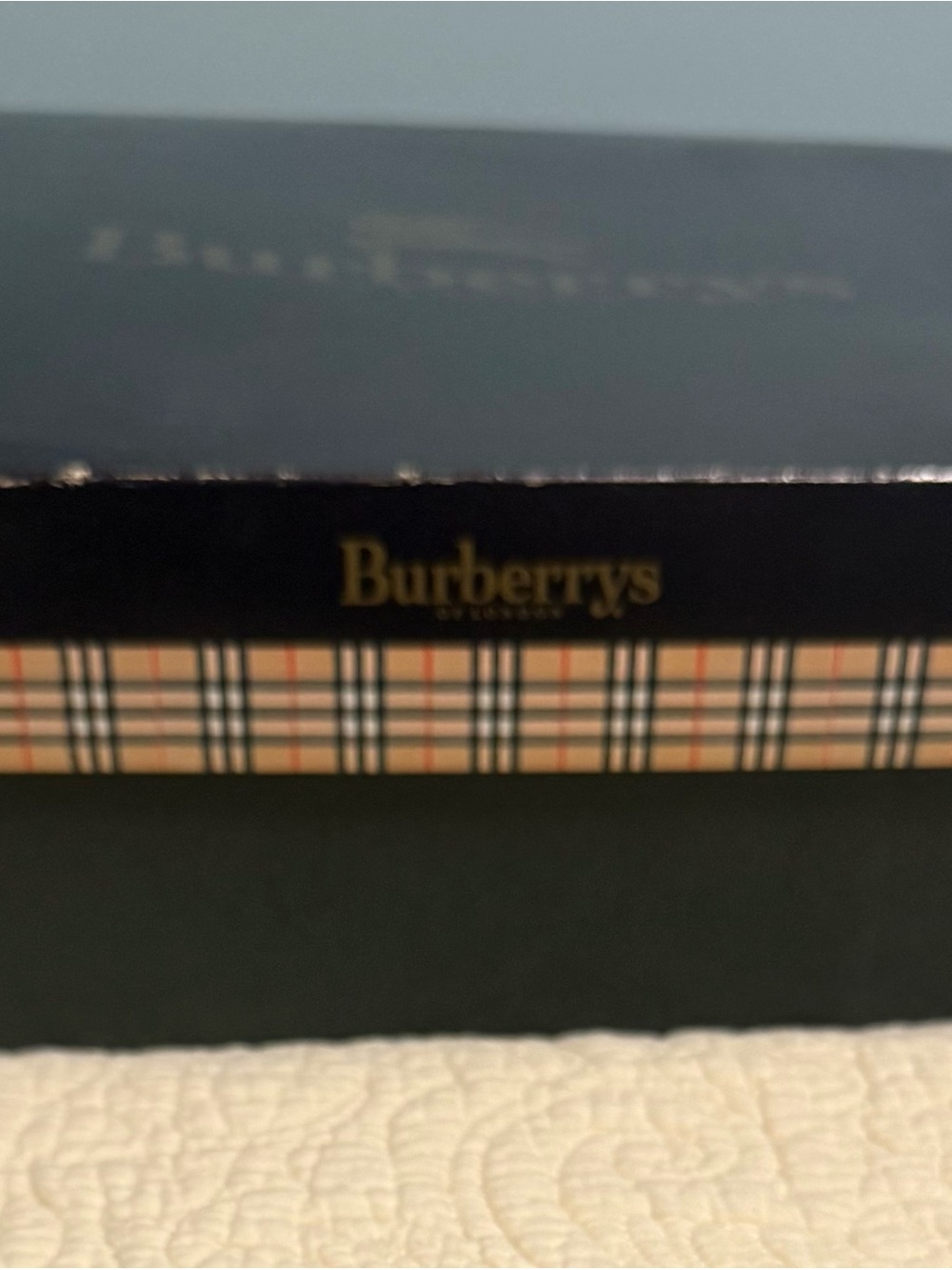 Burberrys Vintage White XL 💯 Cotton Towel with Signature Check Trim! NWB - Picture 5 of 6